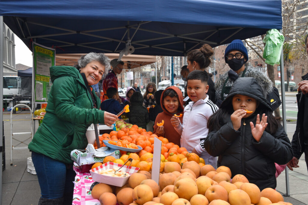 Farmer Sonia Rojas shares citrus samples with Foodwise Kids participants.